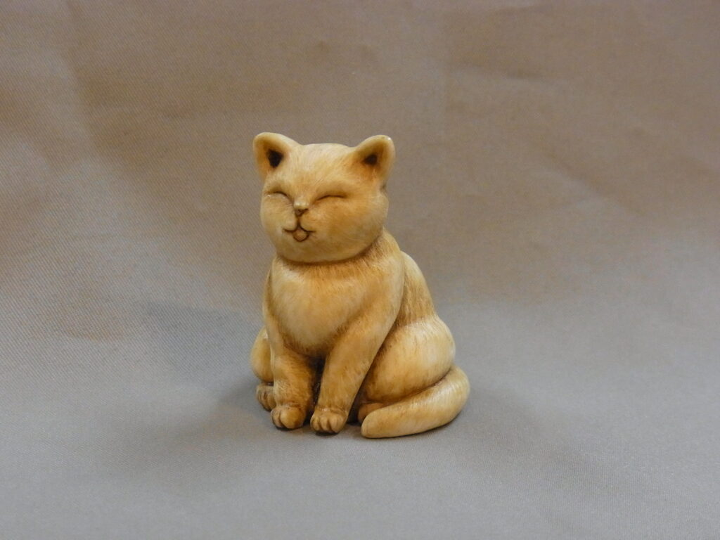 ☆現代根付、「猫」、ネコ根付、猫根付、ねこ根付、比古根付、鹿の角 根付 猫 帯飾り 根付け 数 -suu- 箱付き Palnart Poc (パル